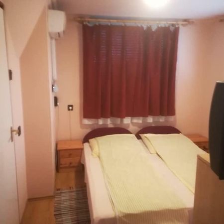 Karika Vendégház Hajdúszoboszló Esterno foto