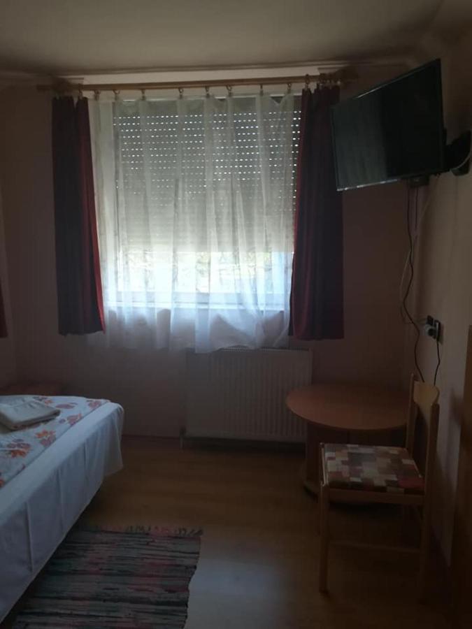 Karika Vendégház Hajdúszoboszló Esterno foto