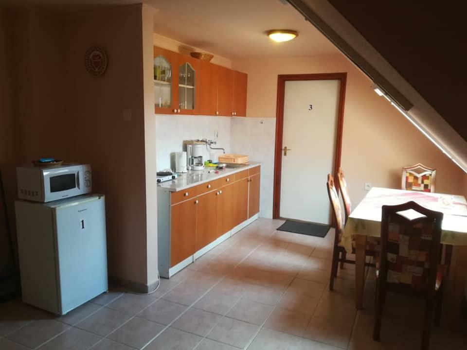 Karika Vendégház Hajdúszoboszló Esterno foto